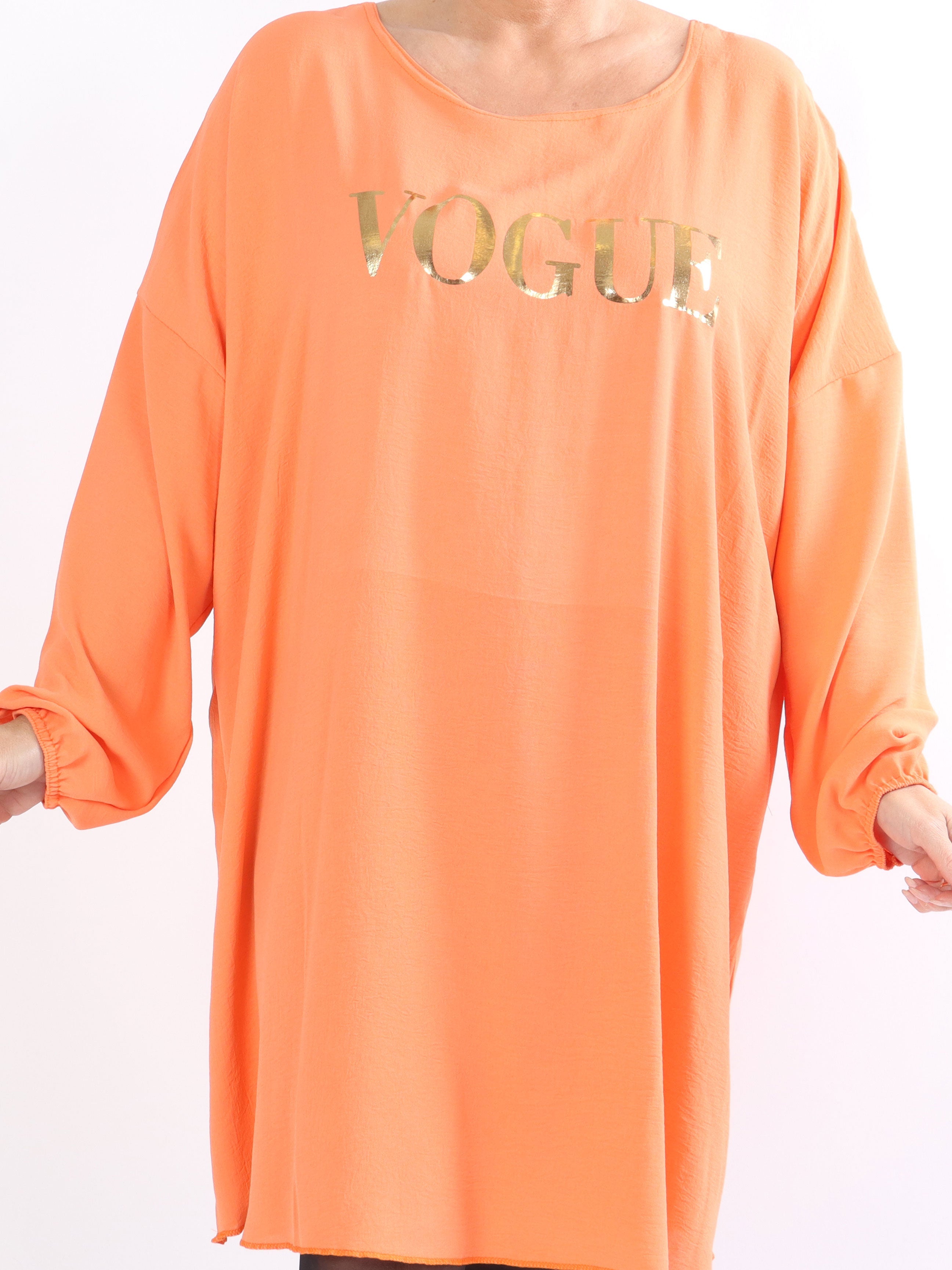 Nella - Cool plussize klänning med guldfärgad skrift